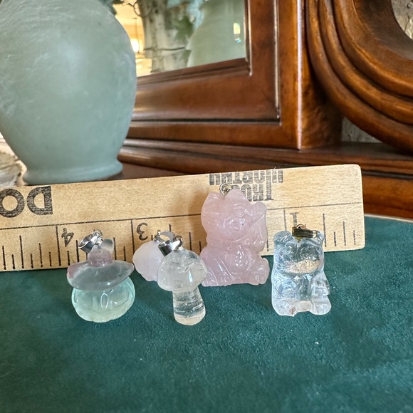 Set of 5 pendants. Natural gemstone crystal carving.Quartz,Fluorite,Rose Quartz - Picture 5 of 5